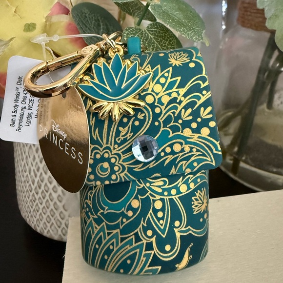 Bath & Body Works Accessories - 🆕👑 BATH & BODY WORKS DISNEY PRINCESS “JASMINE” SNAPCASE POCKETBAC HOLDER. NEW!